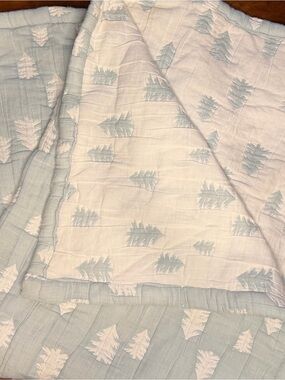 Light Blue and White Tree-Print Muslin Quilt - Baby Blanket